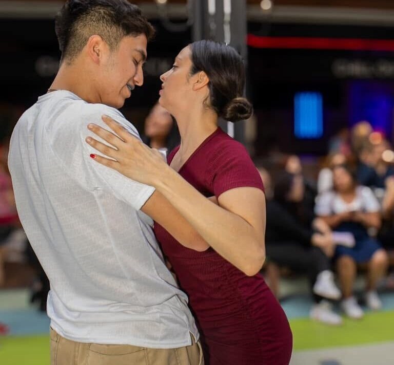 Práctica de Cumbia en la comunidad Baila Club